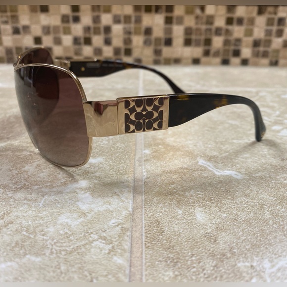 Coach Sunglasses - Picture 5 of 8